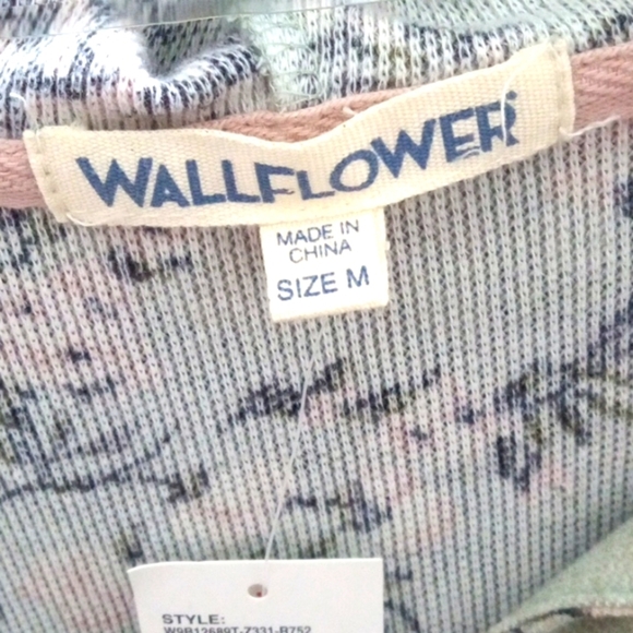 WALLFLOWER FLORAL CROP HOODIE LIGHTWEIGHT SWEATER SIZE MEDIUM NWT - Picture 6 of 13